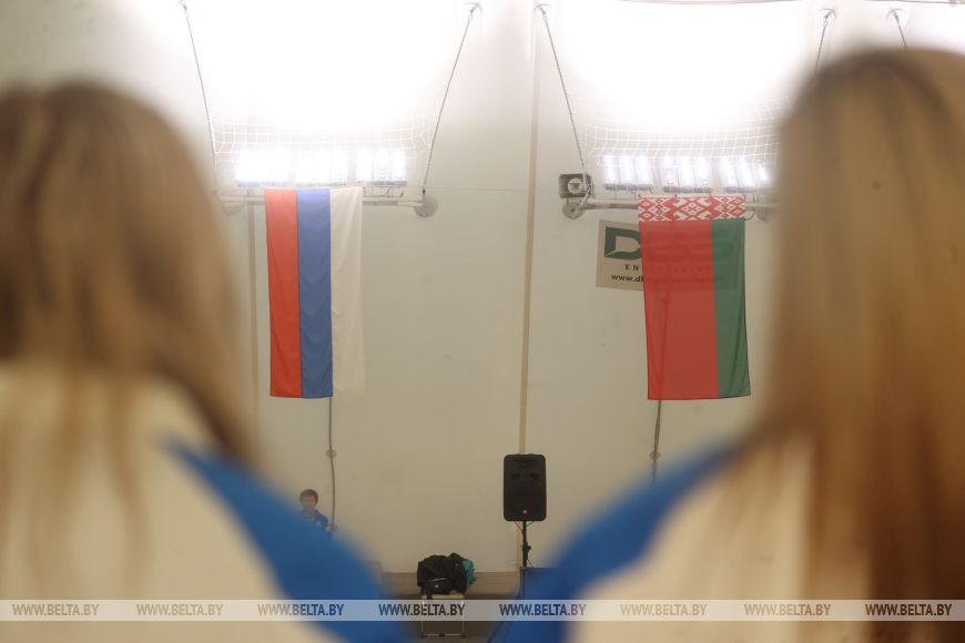Футбольные леди. Международный турнир проходит в Бресте