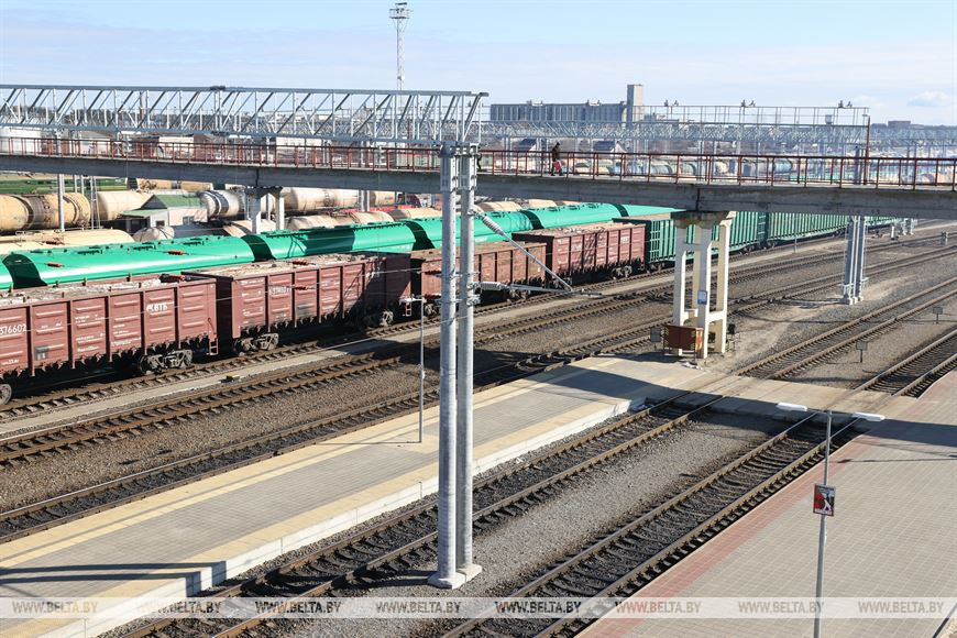 Наташа Королеваның фотоэротикалық ағып кетуі Көк көйлектегі аққұбалар порно