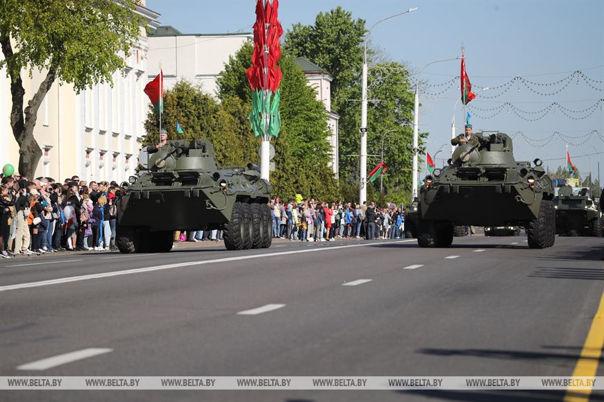 Парад военной техники и авиации 9 мая