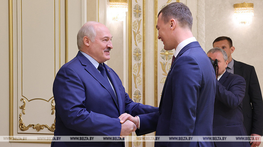 Президент Беларуси Александр Лукашенко во время встречи с гебернатором Хабаровского края Михаилом Дегтяревым