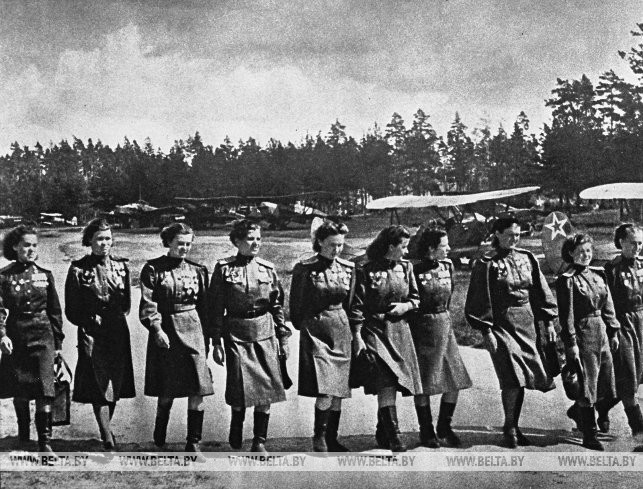 Летчицы 46-го гвардейского Таманского женского ночного бомбардировочного полка
