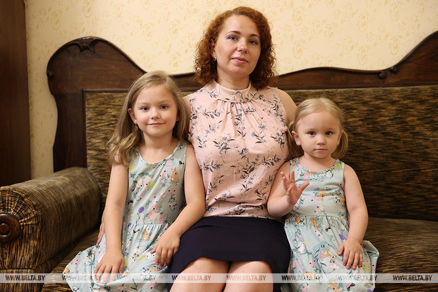 Василина Мицкевич с дочками