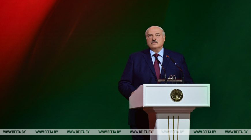 Александр Лукашенко во время патриотического форума "Мы - беларусы!"