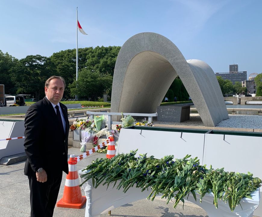 Церемония возложения цветов в Хиросиме