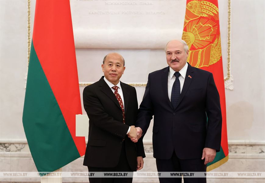 Се Сяоюн и Александр Лукашенко