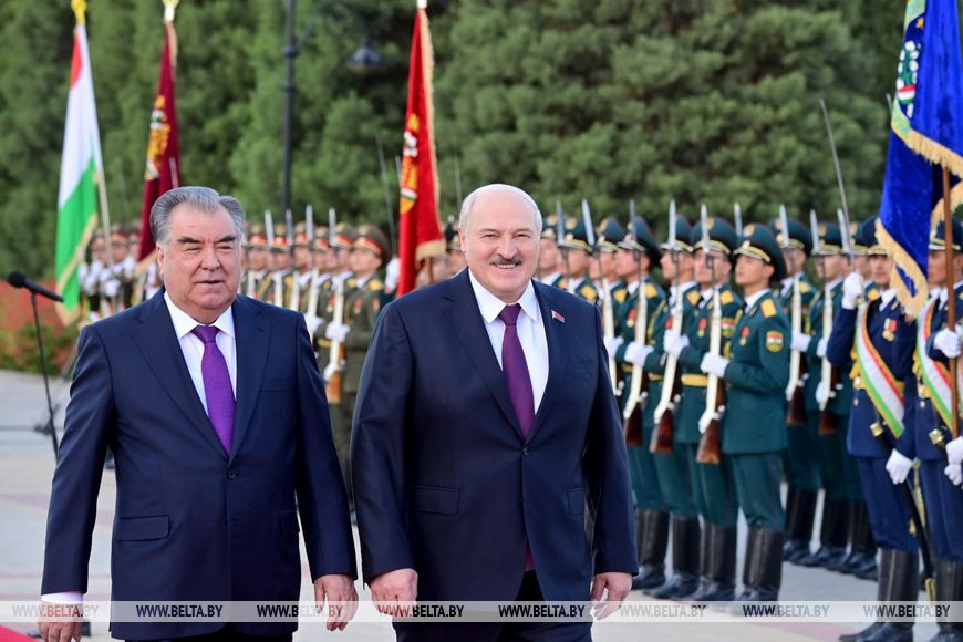 Во время встречи Президента Таджикистана Эмомали Рахмона и Президента Беларуси Александра Лукашенко. Октябрь 2022 года