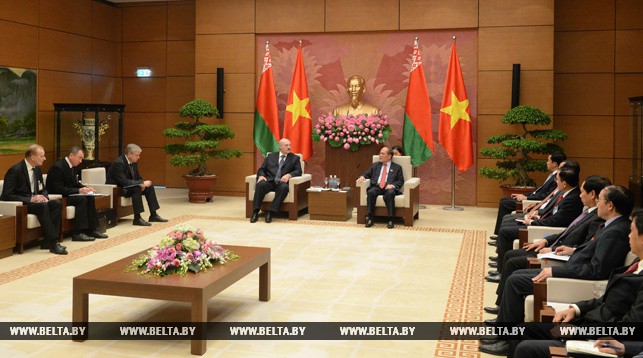 Во время встречи с председателем Национального собрания Вьетнама Нгуен Шинь Хунгом