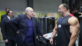 Александр Лукашенко во время посещения физкультурно-оздоровительного комплекса &quot;Мандарин&quot;