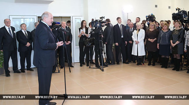 Александр Лукашенко во время встречи с коллективом ОАО "Пеленг"
