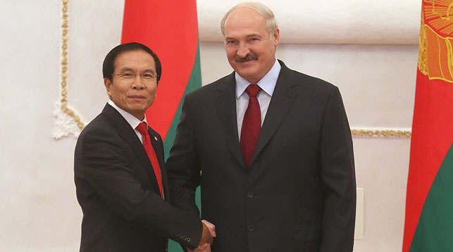 Ле Ань и Александр Лукашенко