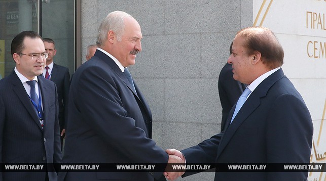 Президент Беларуси Александр Лукашенко и премьер-министр Пакистана Наваз Шариф.