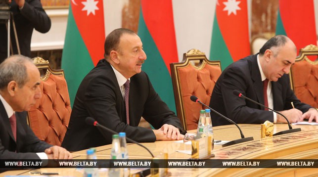 Ильхам Алиев на встрече в широком составе