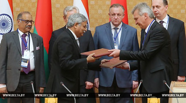 ГПО "Белоруснефть" и Oil India Ltd. подписали меморандум о взаимопонимании по сотрудничеству в области геологоразведки месторождений нефти в Индии.