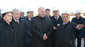 Александр Лукашенко знакомится с производственной базой строительства БелАЭС