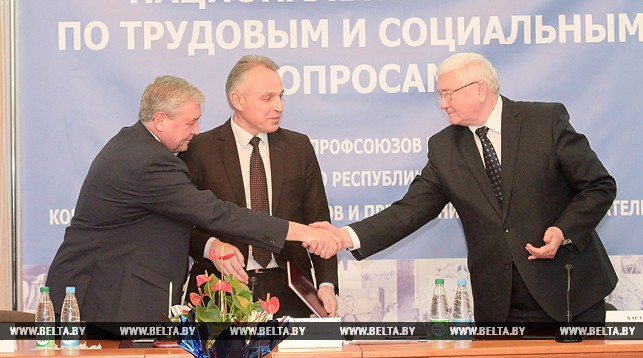 Владимир Семашко, Михаил Орда и Анатолий Харлап во время подписания генерального соглашения