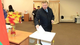 Андрей Кобяков на участке голосования.