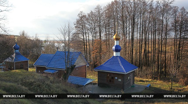 Две каплицы в деревне Черное Речицкого района