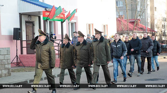 Во время отправки призывников в Минске