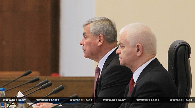 Владимир Андрейченко и заместитель председателя Палаты представителей Национального собрания Беларуси Виктор Гуминский