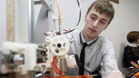 Врач Лидской районной больницы Петр Кизик презентует проект по производству и обслуживанию 3D-принтеров в Республике Беларусь