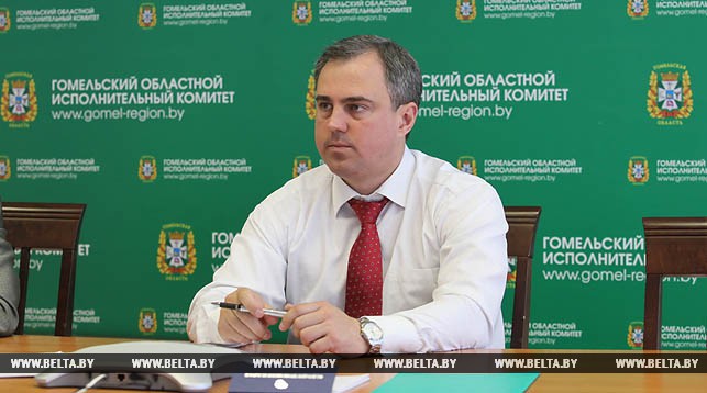 Владимир Привалов во время проведения прямой телефонной линии в 
 Гомельском облисполкоме