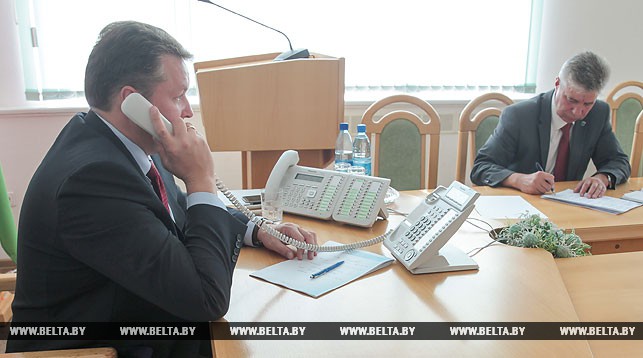 Андрей Шорец во время прямой телефонной линии