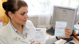 участковая медсестра поликлиники №1 Екатерина Неверовская показывает электронные рецепты