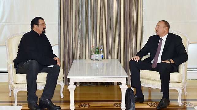 Стивен Сигал и Ильхам Алиев. Фото Trend.