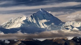 Самая высокая гора мира Эверест. Фото с сайта risk.ru