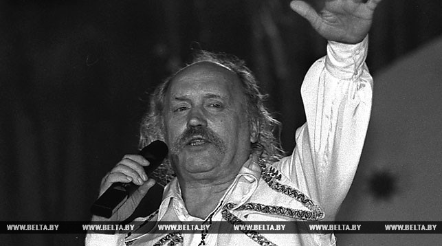 Владимир Мулявин на заключительном концерте фестиваля "Славянский базар в Витебске". 1998 год.