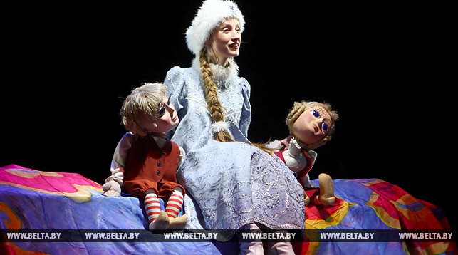 Сказка «Тайна Снежной Королевы» на сцене Гродненского областного театра кукол.