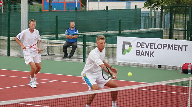 Александр Бурый и Сергей Бетов. Фото с сайта tennis-center.by