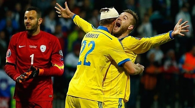 Радость украинских футболистов. Фото с официального сайта УЕФА