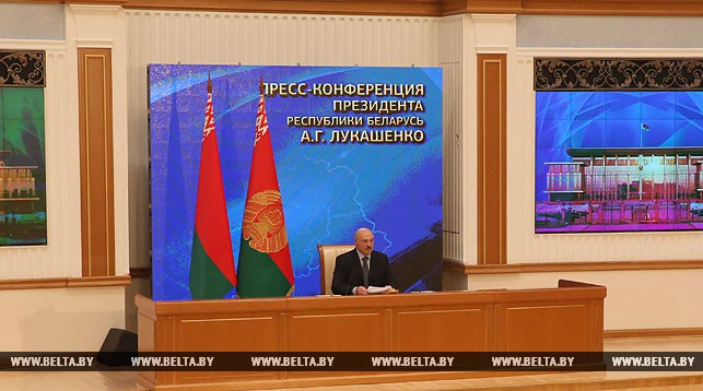 Александр Лукашенко во время общения с представителями российских региональных СМИ