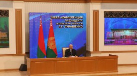 Александр Лукашенко во время общения с представителями российских региональных СМИ