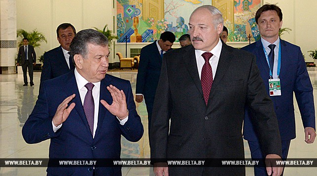 В аэропорту Александра Лукашенко встречал премьер-министр Узбекистана Шавкат Мирзияев
