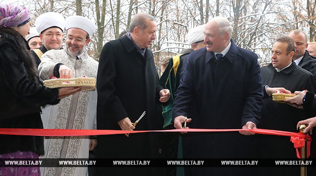 Реджеп Тайип Эрдоган и Александр Лукашенко перерезают символическую ленту