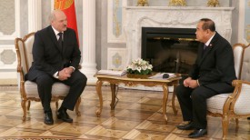 Александр Лукашенко и вице-премьер - министр обороны Таиланда Правит Вонгсуван