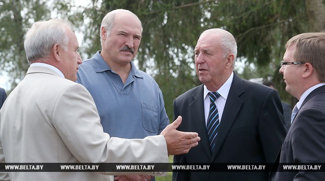 Александр Лукашенко во время посещения Витебской области