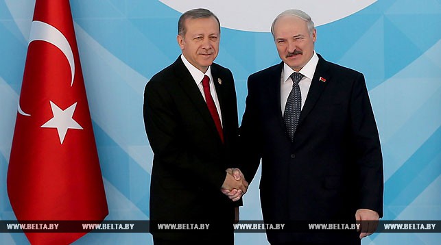 Реджеп Тайип Эрдоган и Александр Лукашенко во время саммита Организации исламского сотрудничества. Апрель 2016. Стамбул