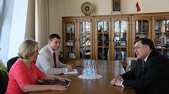 Во время встречи Елены Купчиной с Вилмошем Сиклавари. Фото МИД