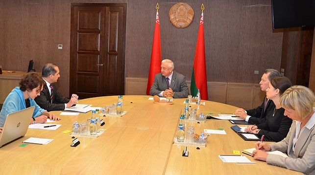 Во время встречи. Фото сайта Совета Республики Национального собрания Республики Беларусь
