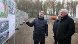 Михаил Мясникович и Николай Мартынов во время посещения объекта