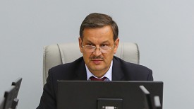 Анатолий Калинин во время совещания