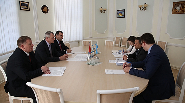 Во время встречи Игоря Шуневича и Санаки Самарасинхи. Фото МВД