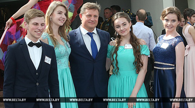 Михаил Журавков с выпускниками