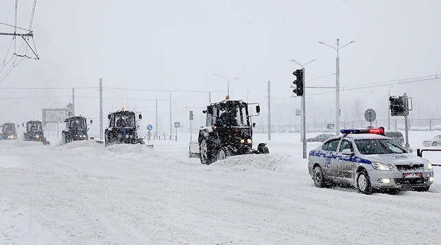 Во время расчистки дорог от снега в Витебской области