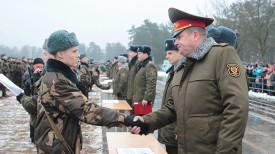 Андрей Равков поздравляет военнослужащих с принятием присяги