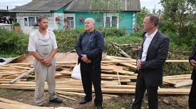 Леонид Анфимов ознакомился с ликвидацией разрушений после урагана в Шарковщине