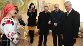 Владимир Андрейченко и Николай Шерстнев во время посещения центра